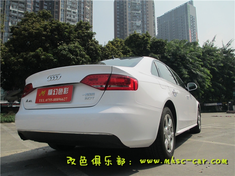 奧迪A4L貼膜改顏色 改色施工比利時麥可貼亮光白