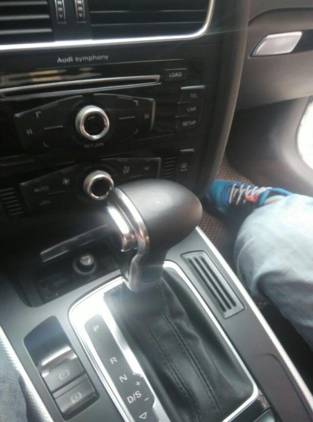 奧迪A4縫專車專用真皮方向盤，簡單大氣