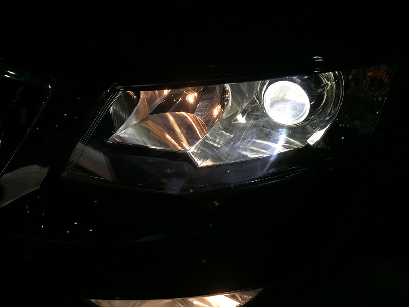 上海15款新明銳車燈升級(jí)亮度 改小糸Q5透鏡 巖崎L(zhǎng)BS 歐司朗安定器