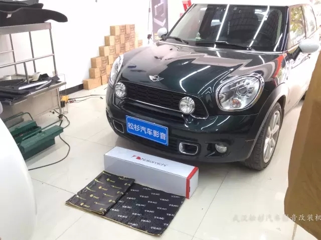 【武漢松杉汽車音響改裝】寶馬mini升級前門隔音+引擎隔音