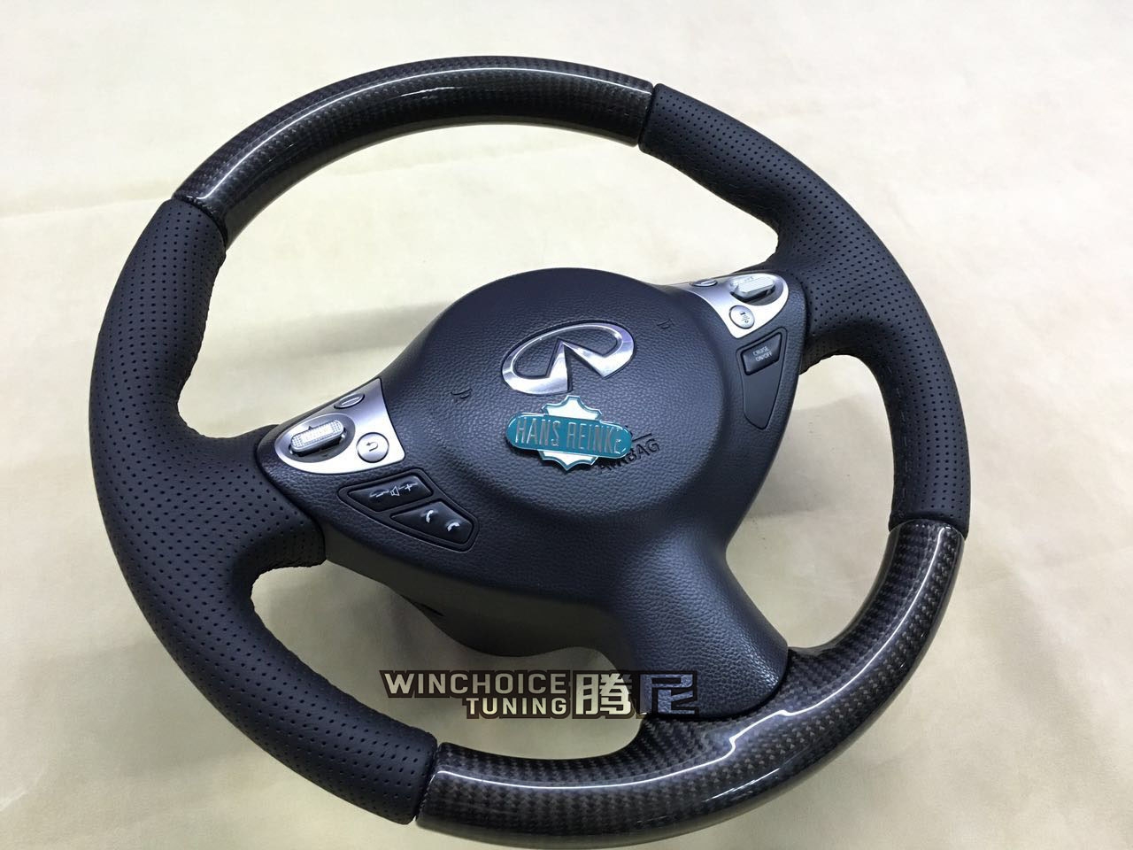 INFINITI 英菲尼迪 FX 35 方向盤及擋頭 皮料翻新 碳纖維增加質(zhì)感 提升逼格 來(lái)自 HANS REINKE