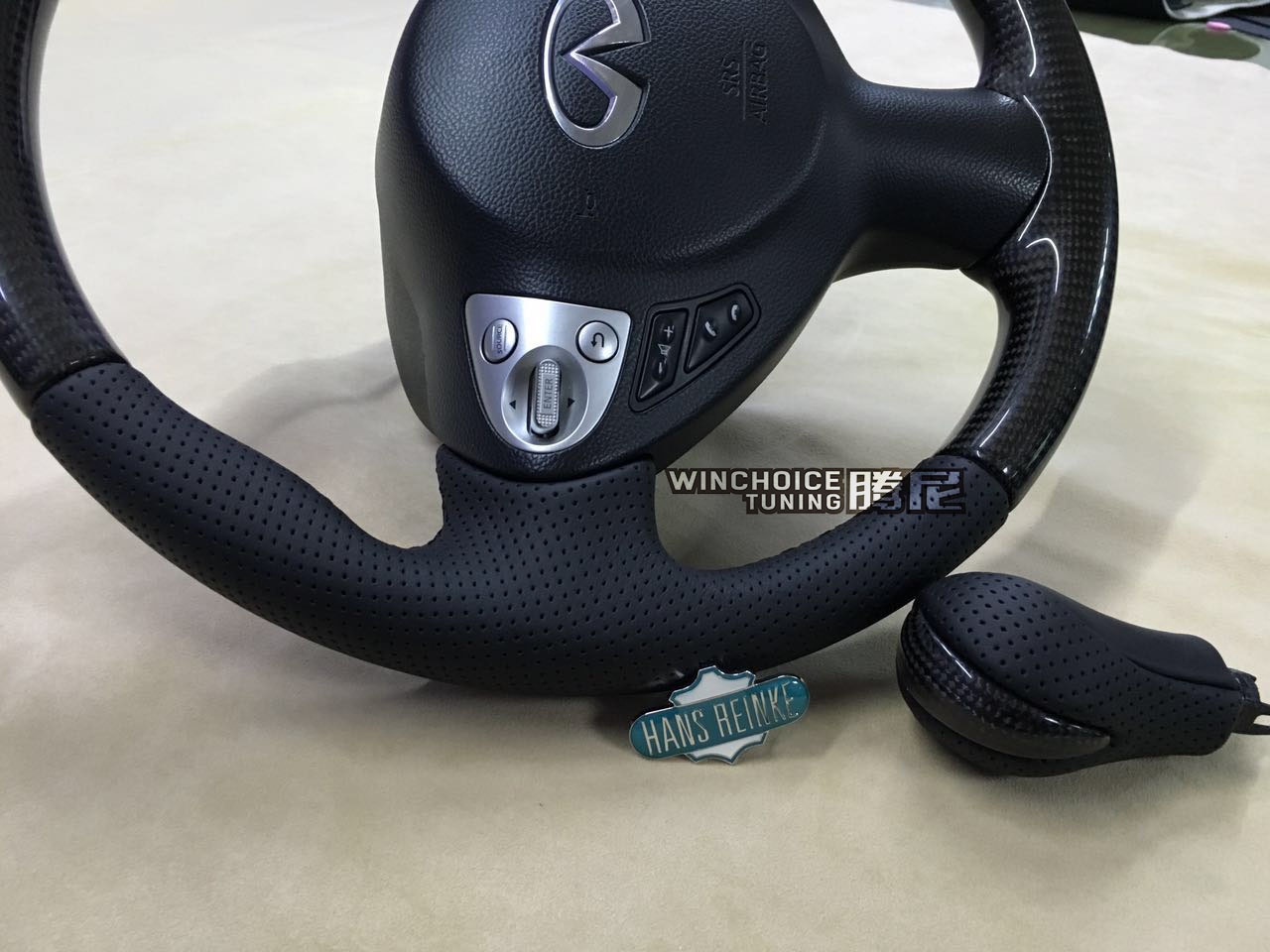 INFINITI 英菲尼迪 FX 35 方向盤及擋頭 皮料翻新 碳纖維增加質(zhì)感 提升逼格 來(lái)自 HANS REINKE