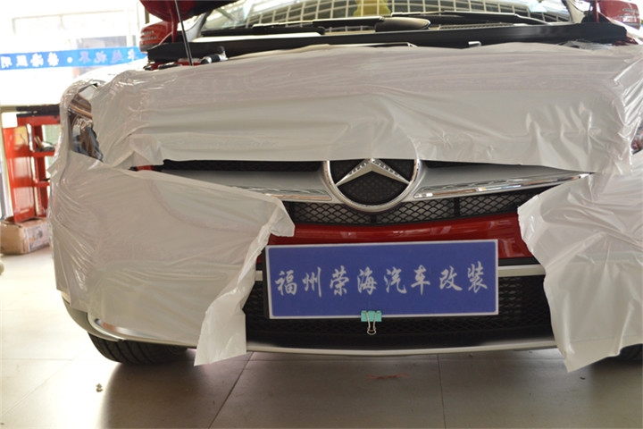 福州車燈不亮 奔馳GLA大燈改裝氙氣燈海拉五雙光透鏡加亮不加價(jià) 福州榮海照明
