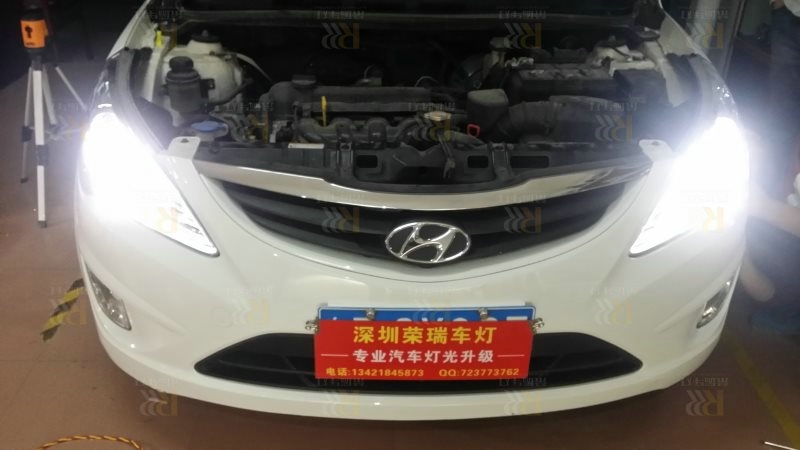 現(xiàn)代瑞納車(chē)燈升級(jí)方案 氙氣大燈博士21點(diǎn)透鏡+全新歐司