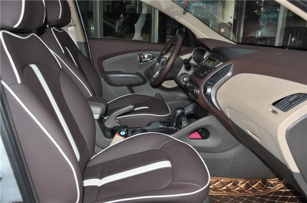 曲靖现代IX35汽车内饰个性化改装 仪表台座椅