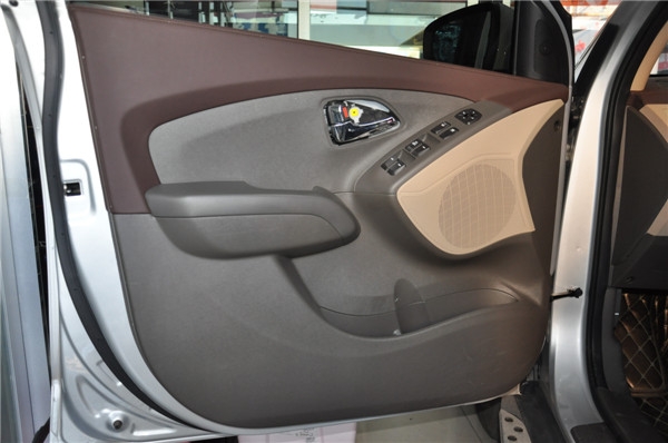 曲靖现代IX35汽车内饰个性化改装 仪表台座椅