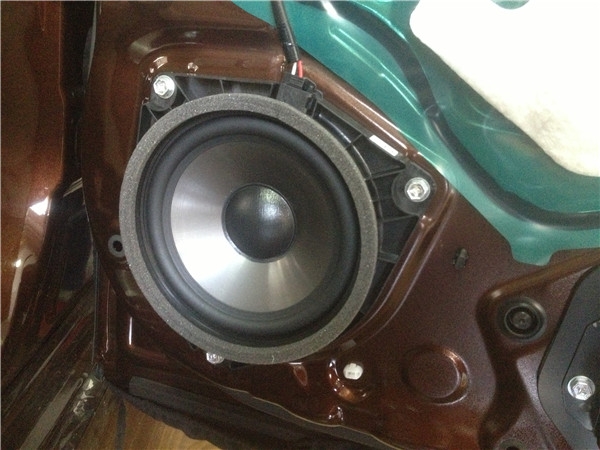 【淮安非常城市汽車音響改裝】-雷克薩斯ES200改裝意大利赫茲HSK163三分頻喇叭音響+四門加強(qiáng)版隔音。音質(zhì)出眾效果好