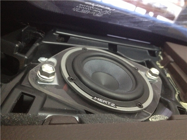 【淮安非常城市汽車音響改裝】-雷克薩斯ES200改裝意大利赫茲HSK163三分頻喇叭音響+四門加強(qiáng)版隔音。音質(zhì)出眾效果好