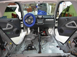 武漢松杉汽車音響改裝【奔馳smart】升級俄羅斯STP全車隔音