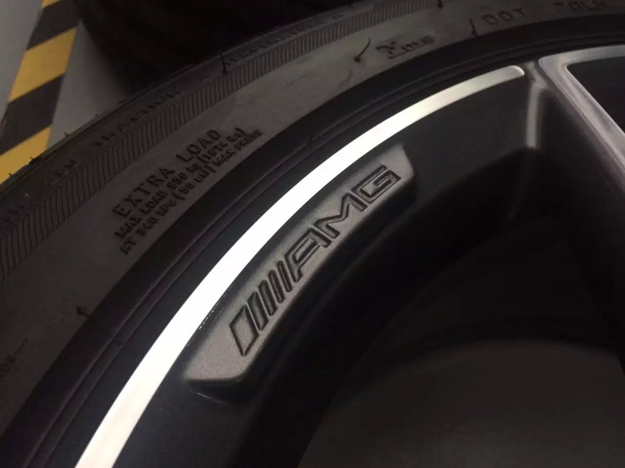 奔馳 S550．AMG 19寸，連呔 新車拆下一套