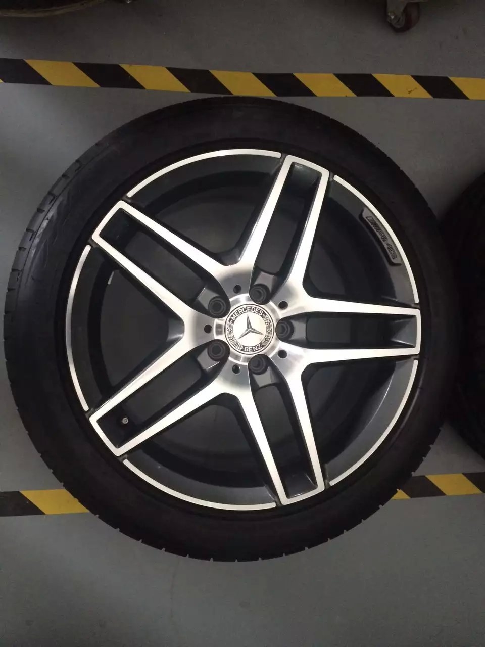 奔馳 S550．AMG 19寸，連呔 新車拆下一套