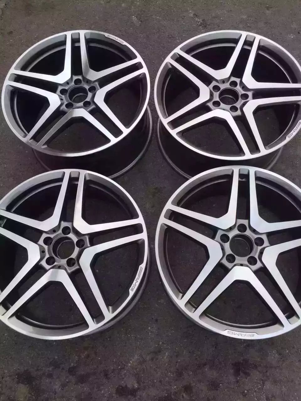 奔馳，裝原裝 AMG 20寸