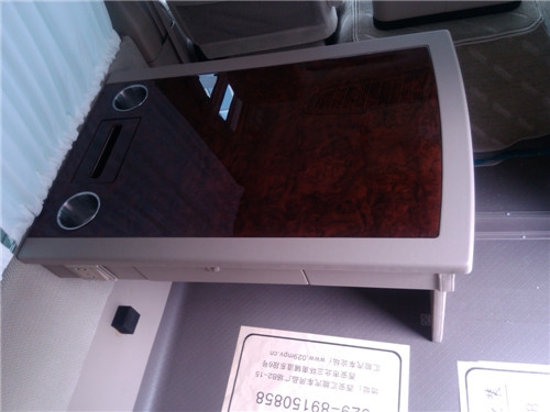 考斯特辦公桌