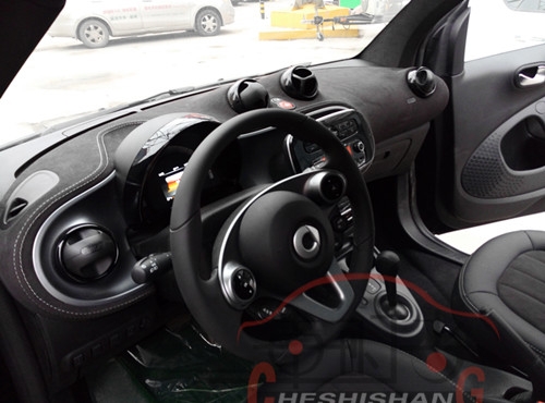 汽車內(nèi)飾改裝哪家好？鄭州汽車內(nèi)飾個性改裝