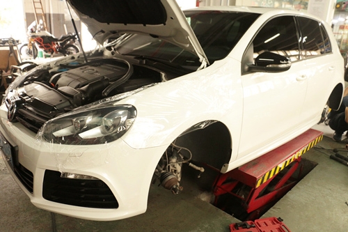 才跑了兩百公里的高爾夫R20，更換KW ClubSport