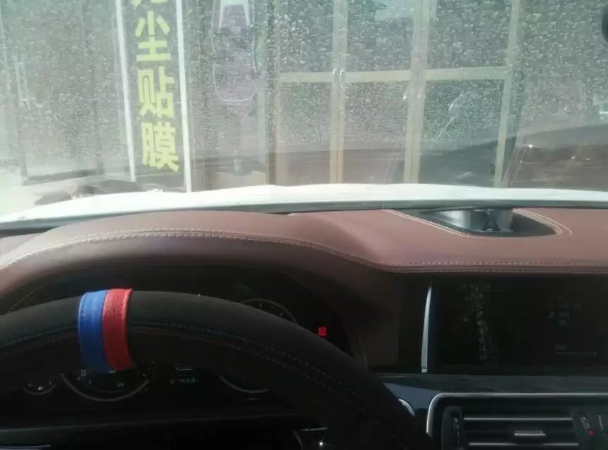 寶馬頂逢繁天星，樣式多多，顏色：赤、橙、黃、綠、青、藍(lán)、紫多達(dá)12種色彩任選