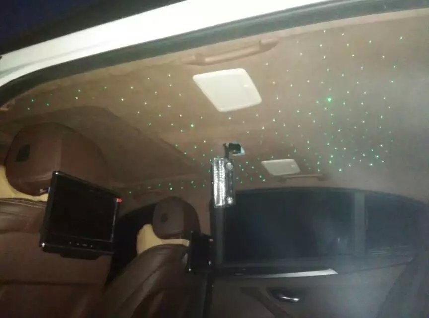 寶馬頂逢繁天星，樣式多多，顏色：赤、橙、黃、綠、青、藍(lán)、紫多達(dá)12種色彩任選