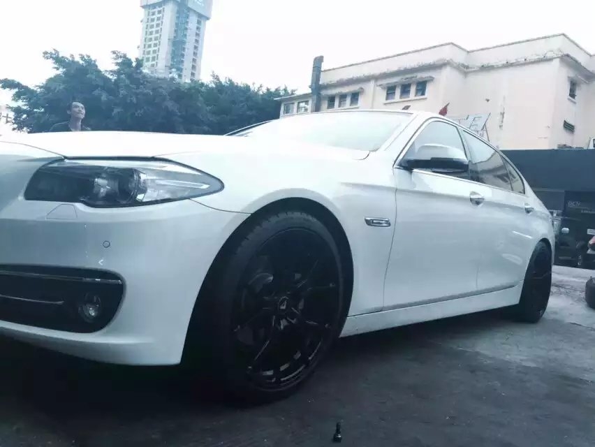 寶馬，5系上 20寸 ！