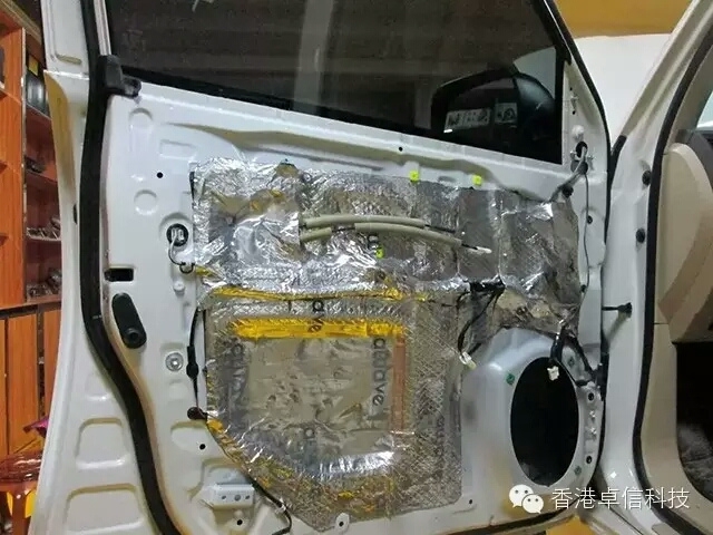 南通啟東市豐田蘭德酷路澤音響升級(jí)意大利ATI巨浪6.2兩分頻套裝喇叭