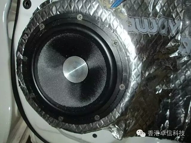 南通啟東市豐田蘭德酷路澤音響升級(jí)意大利ATI巨浪6.2兩分頻套裝喇叭
