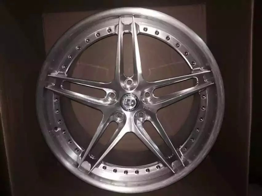 HRE、阿斯頓馬丁 給力裝車！