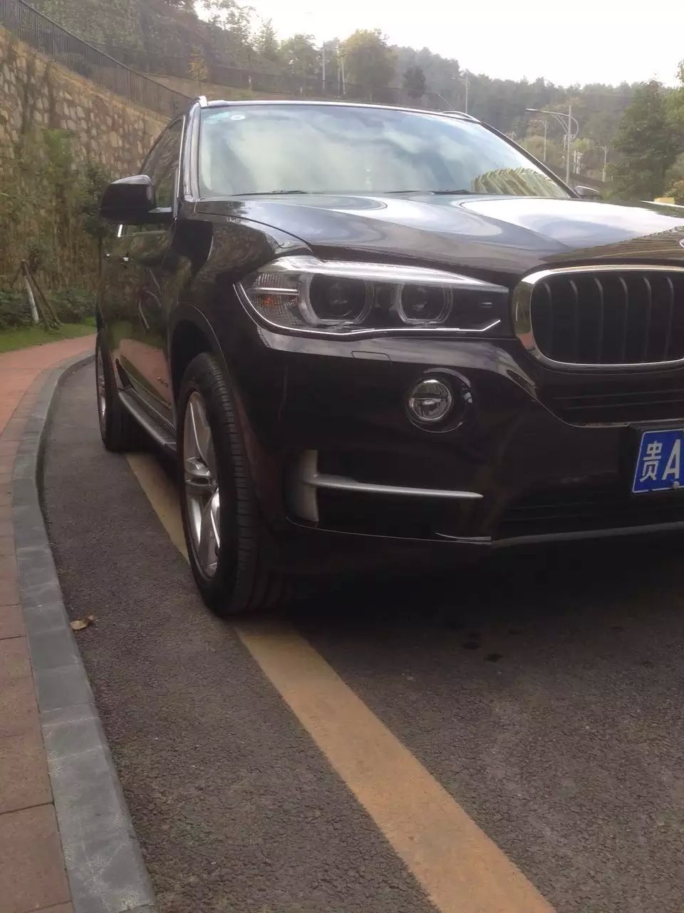 感謝車主回圖： 寶馬，裝原裝 19寸！