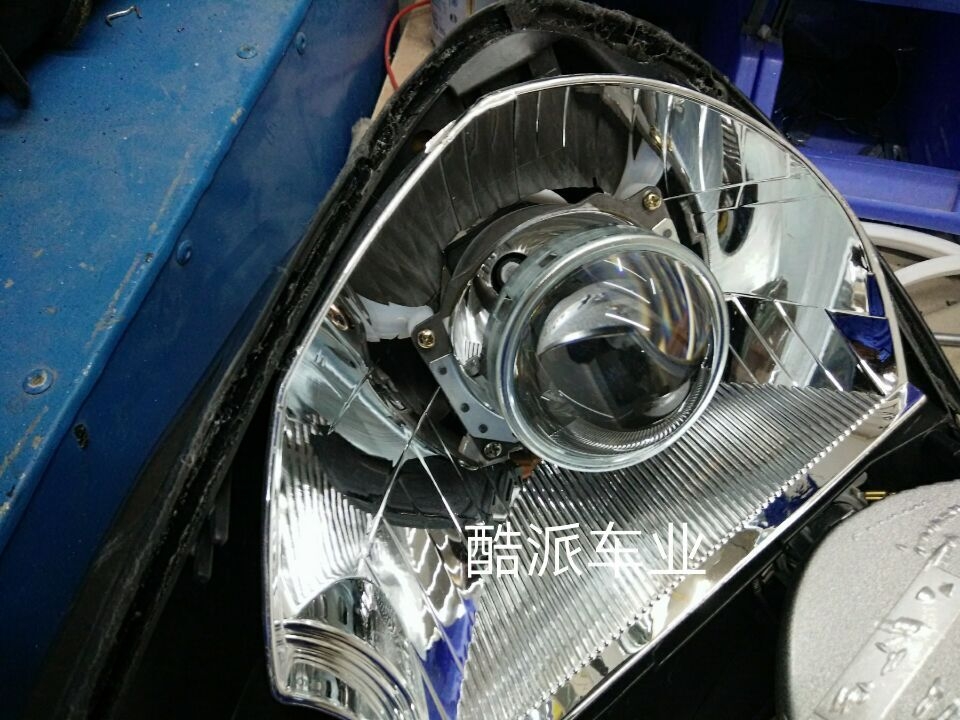 現(xiàn)代途勝燈光升級(jí)