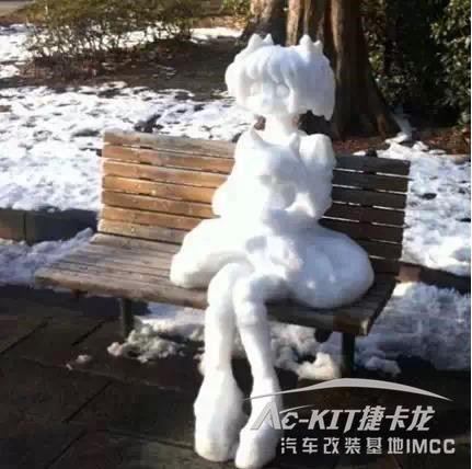 捷卡龍人也太有才了！這雪人堆得也太養(yǎng)眼了吧！