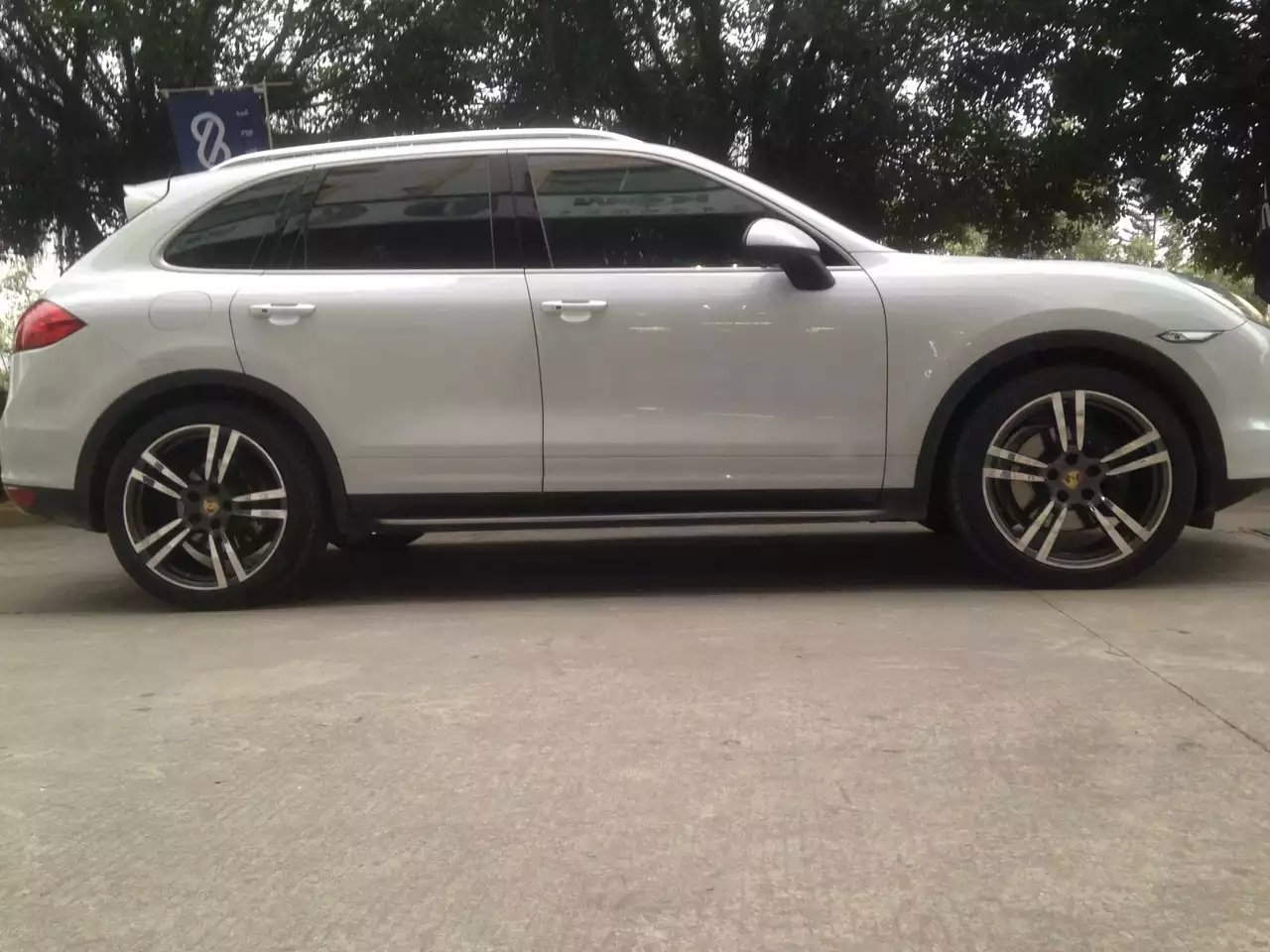 卡宴，換原裝 21寸 ！裝車(chē)完畢