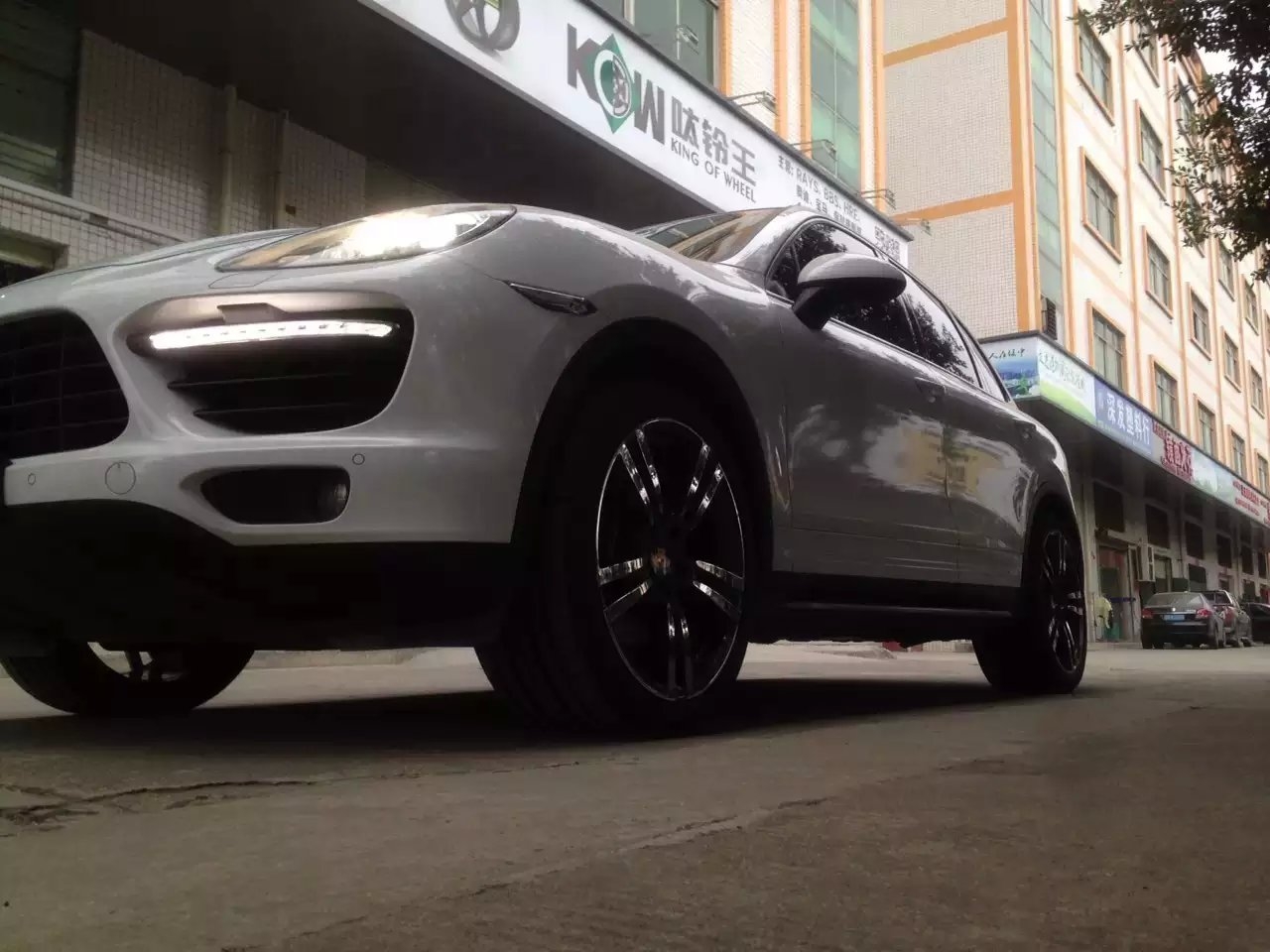 卡宴，換原裝 21寸 ！裝車(chē)完畢