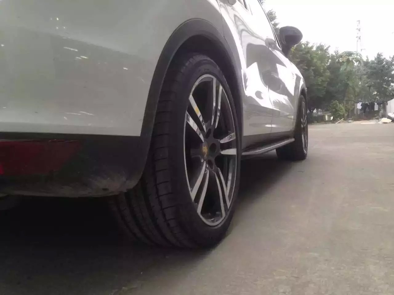 卡宴，換原裝 21寸 ！裝車(chē)完畢