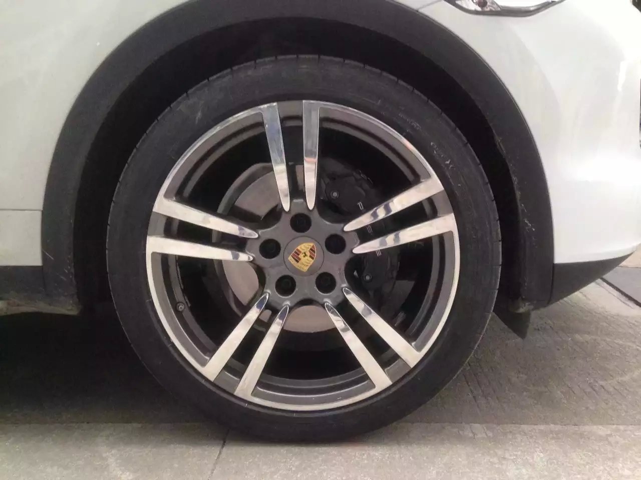 卡宴，換原裝 21寸 ！裝車(chē)完畢