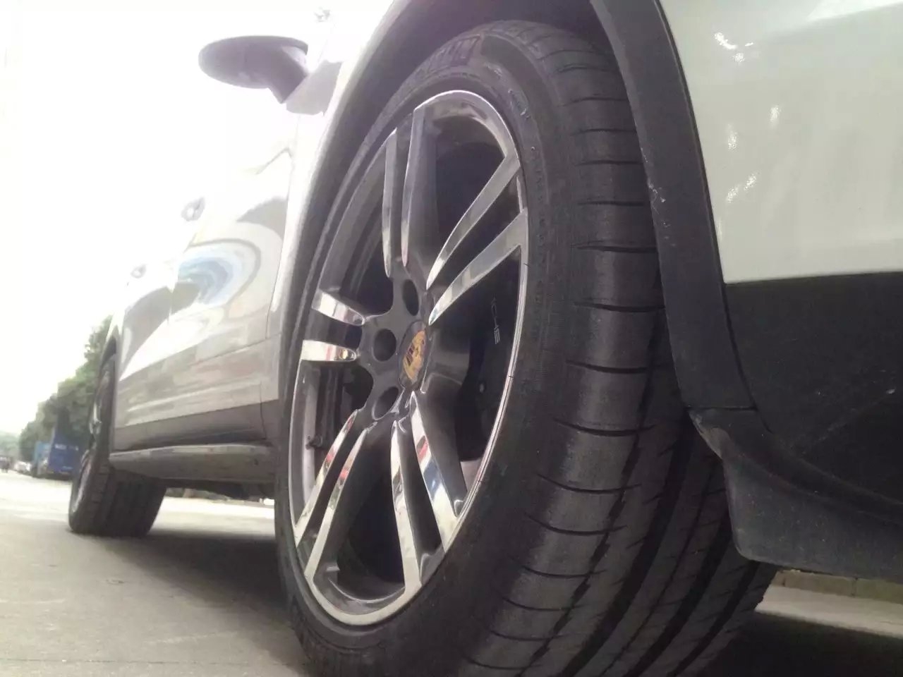 卡宴，換原裝 21寸 ！裝車(chē)完畢