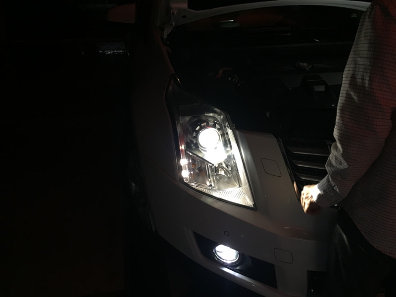 上海嘉定凱迪拉克SRX燈光升級(jí) 改海拉5透鏡 歐司朗5500K氙氣燈 安定器