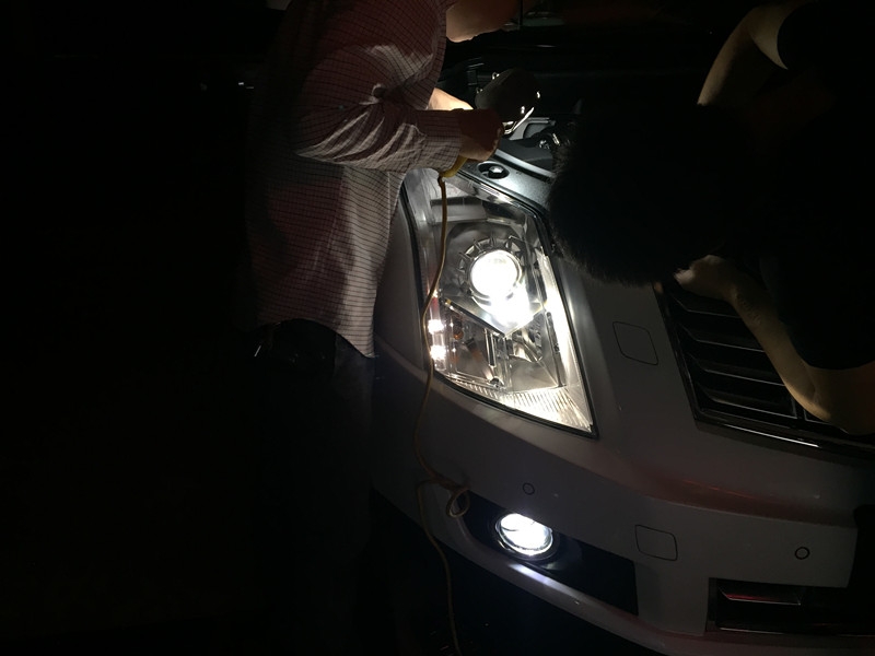 上海嘉定凱迪拉克SRX燈光升級(jí) 改海拉5透鏡 歐司朗5500K氙氣燈 安定器