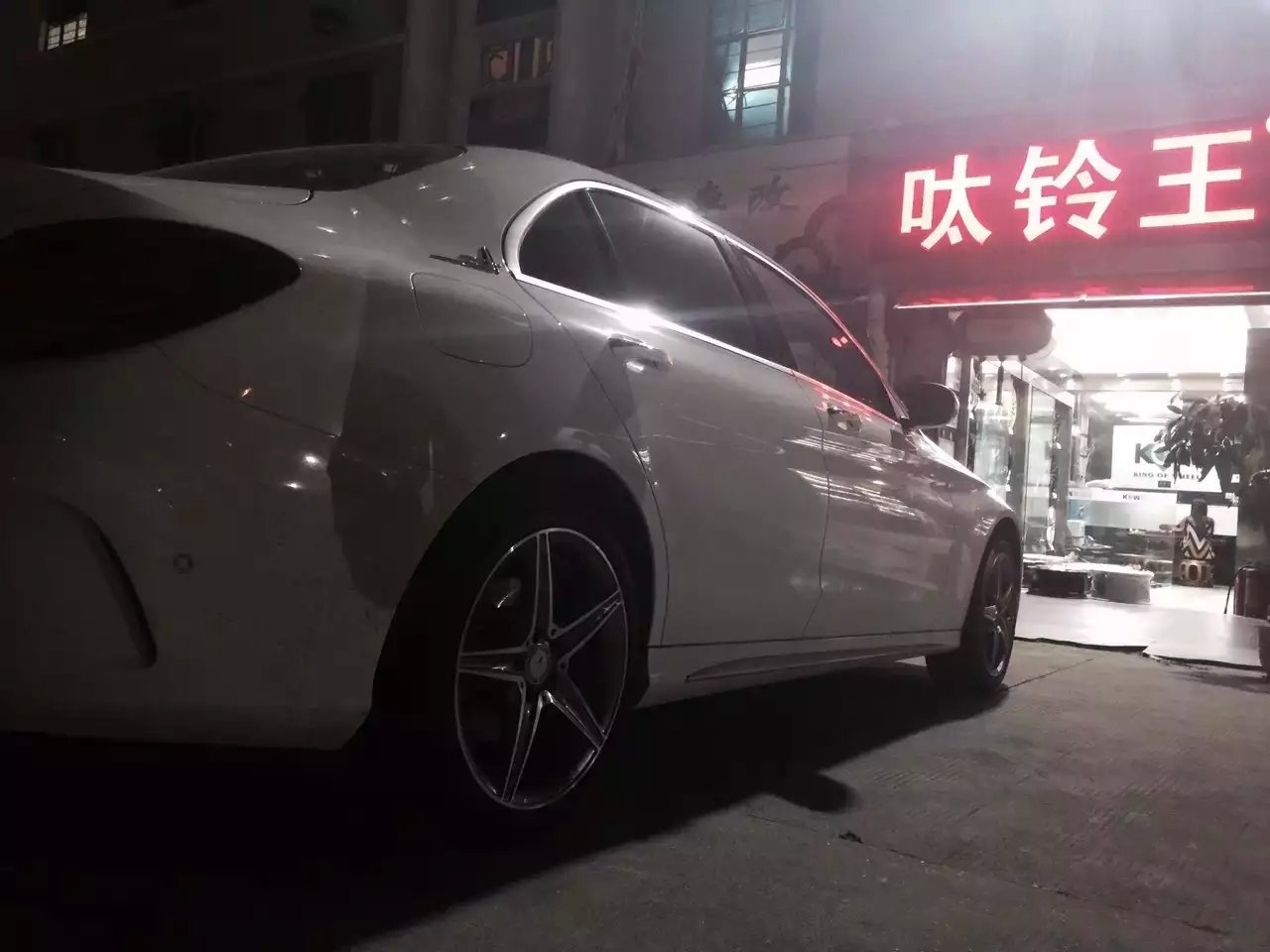 奔馳C200、裝18寸 AMG！