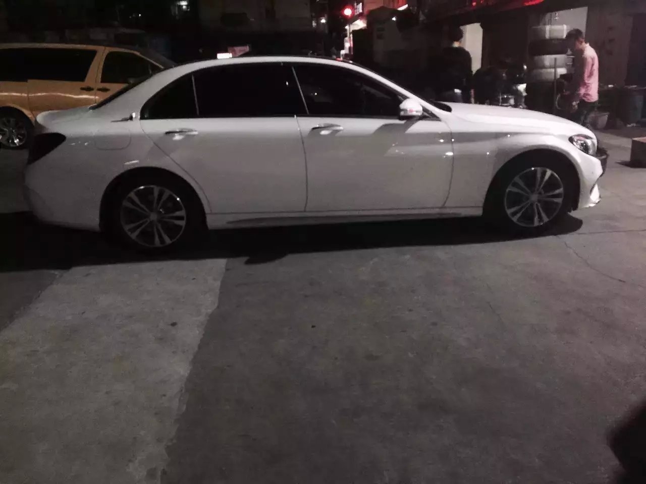 奔馳C200、裝18寸 AMG！