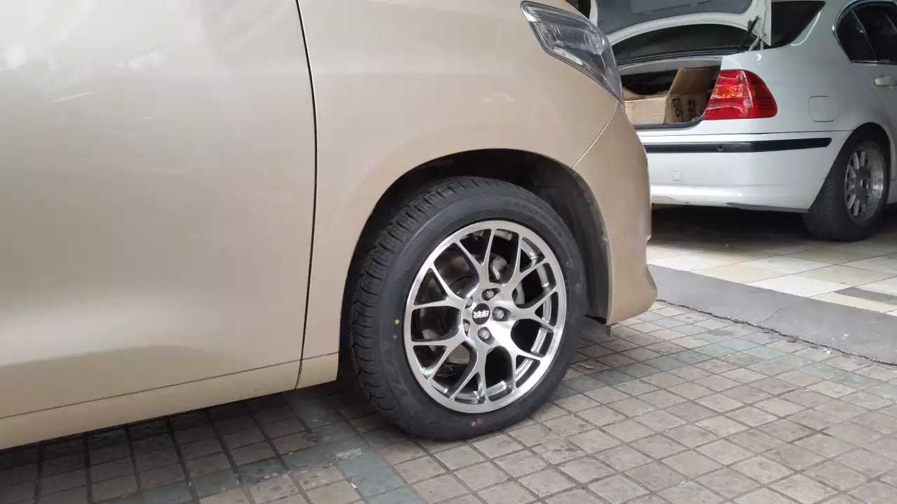 感謝老板發(fā)來(lái)裝車美圖： BBS 18寸 已裝車！