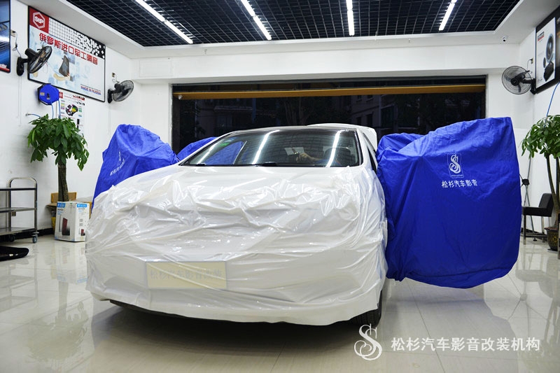 武漢松杉汽車音響改裝現(xiàn)代索納塔升級(jí)德國(guó)喜力仕/赫茲音響+俄羅斯STP隔音