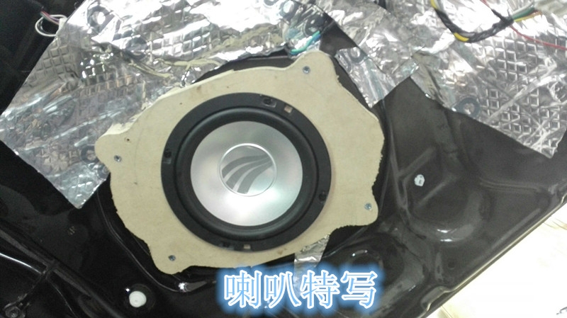 鄭州豐田凱美瑞音響改裝德國(guó)彩虹以色列摩雷低音-鄭州金聲音響