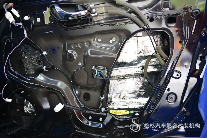 武漢松杉汽車音響改裝日產(chǎn)新奇駿升級意大利歐迪臣/赫茲音響+俄羅斯STP隔音