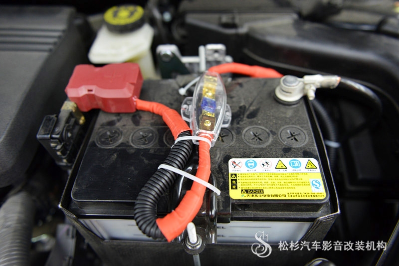 武漢松杉汽車音響改裝日產(chǎn)新奇駿升級意大利歐迪臣/赫茲音響+俄羅斯STP隔音