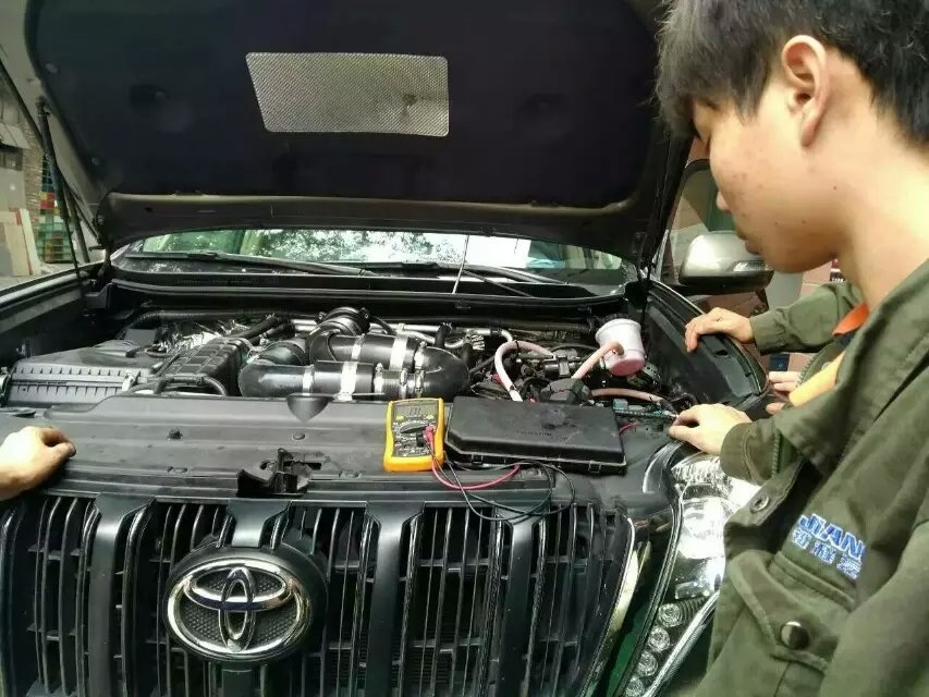 普拉多提升動(dòng)力節(jié)油改裝鍵程離心式水冷型大功率電動(dòng)渦輪增壓器LX3971S