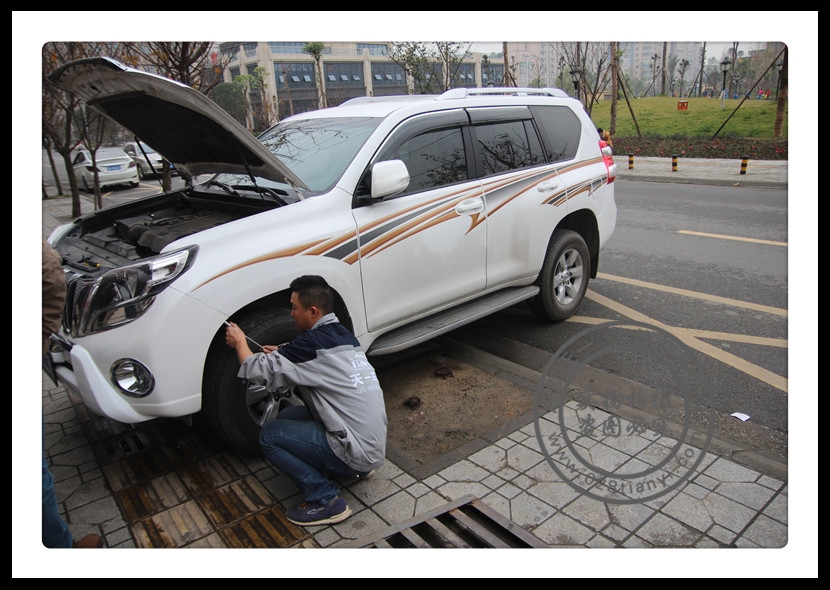 成都豐田霸道改車燈升級氙氣燈雙光透鏡