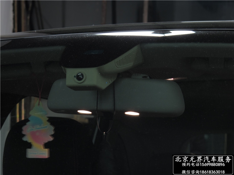 奔馳W205新款C級旅行版改原廠電耳 氛圍燈 倒影 隱藏式行車記錄儀