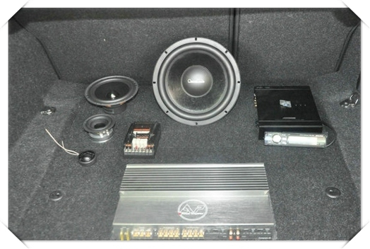 寶馬M235i原位無(wú)損升級(jí)德國(guó)佛倫詩(shī)——常州至上音樂(lè)汽車音響改裝