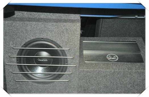 寶馬M235i原位無(wú)損升級(jí)德國(guó)佛倫詩(shī)——常州至上音樂(lè)汽車音響改裝