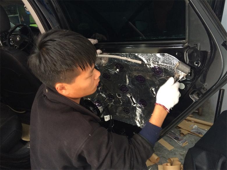 鄆城帕薩特施工四門隔音鄆城汽車音響改裝隔音