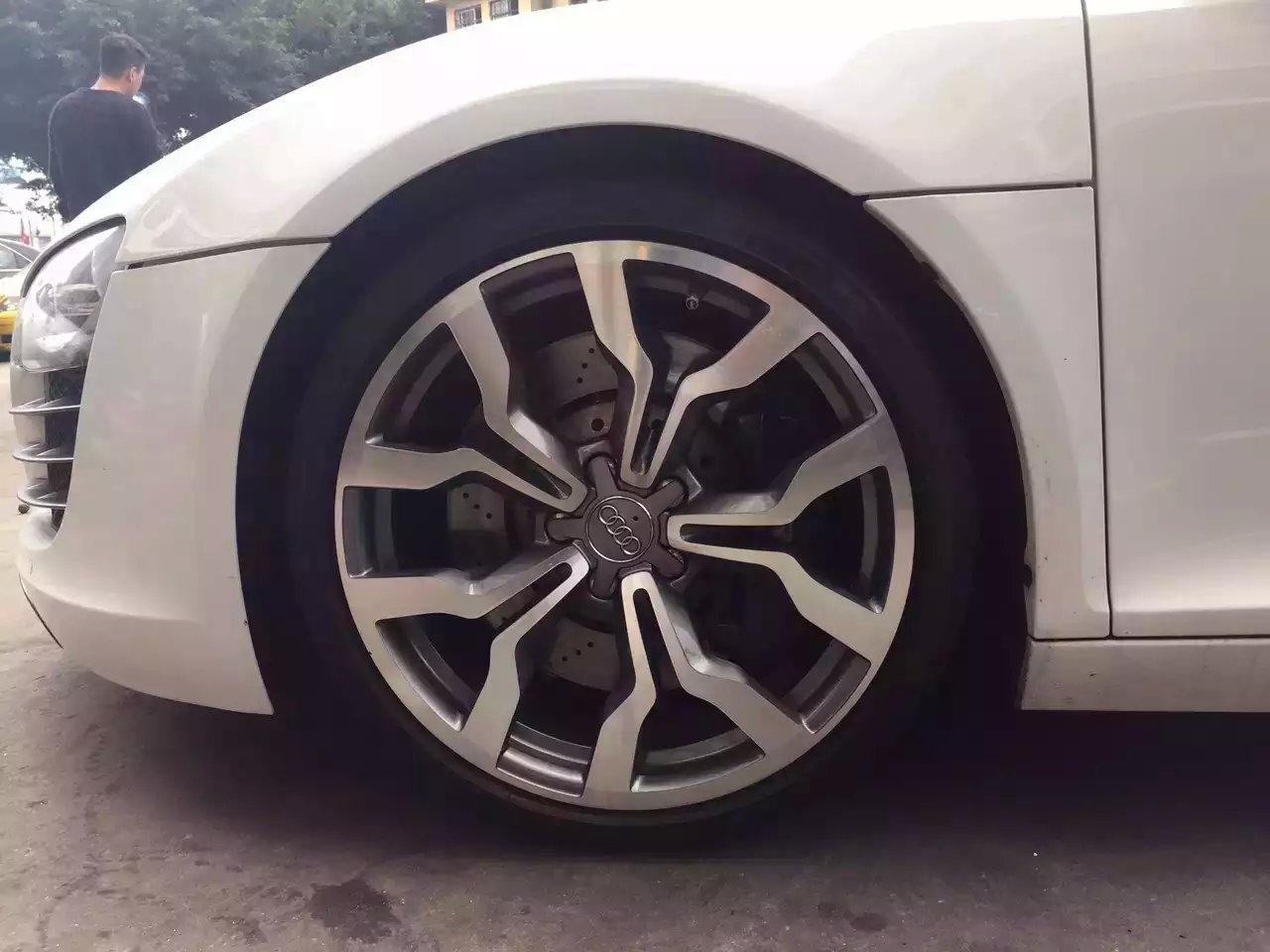 R8 原裝 ，裝車完工！