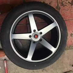 奧迪Q7換裝20寸5副輪轂配固特異輪胎275/45R20/110Y